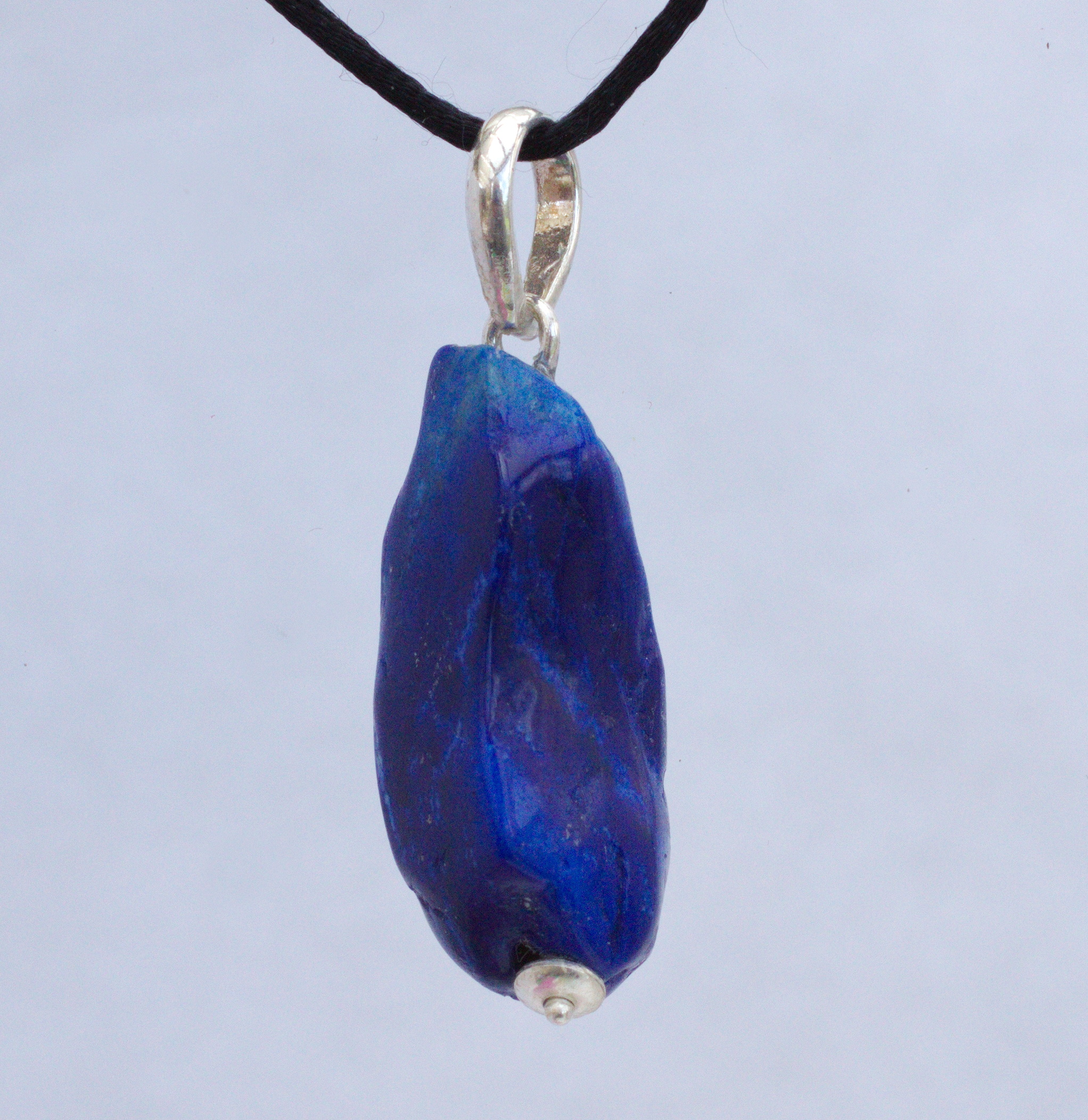 Lapis Lazuli Edelsteinanhänger mit Anhängeröse und Lederband  