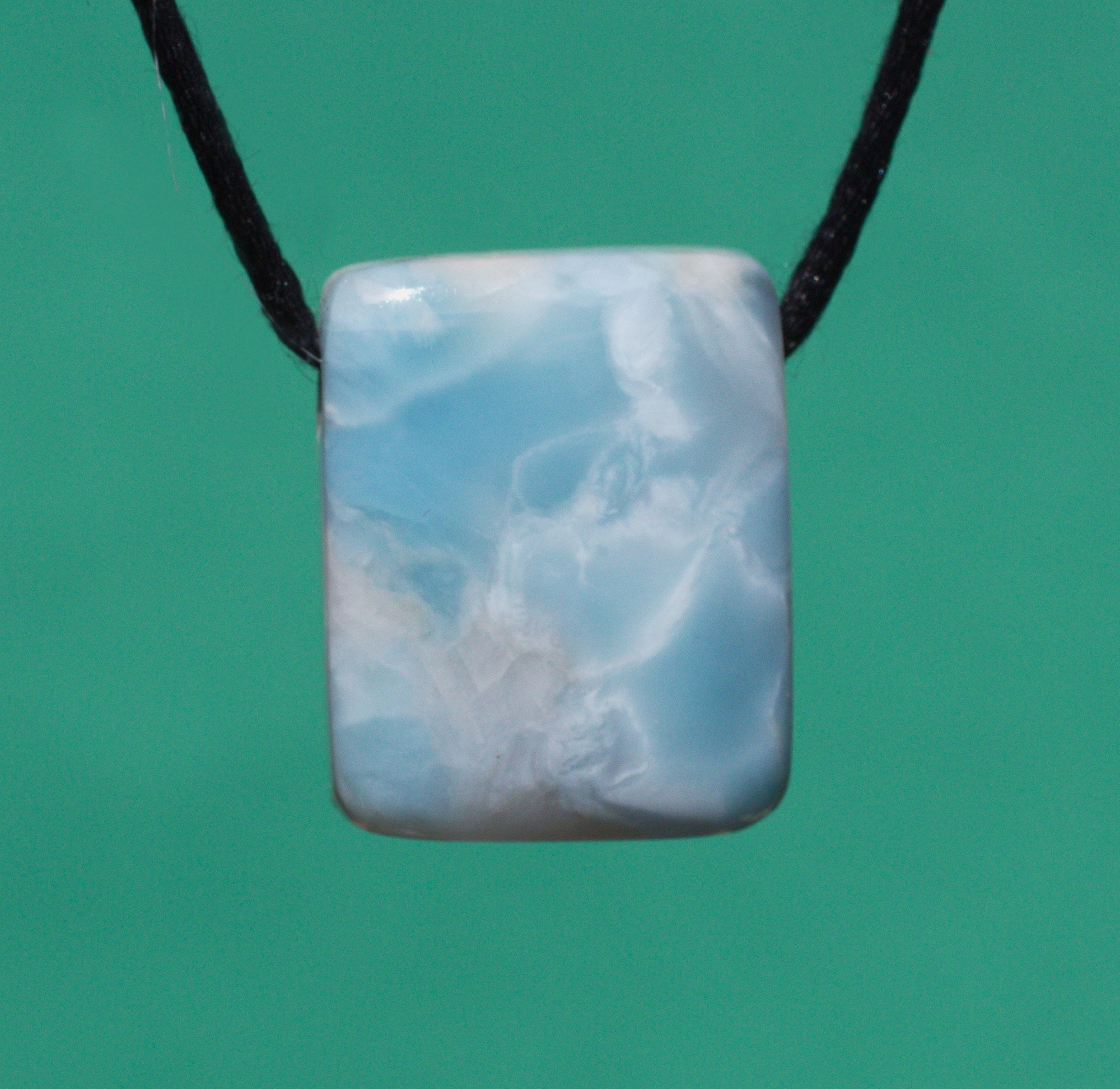 Larimar Edelsteinanhänger seitlich gebohrt mit Lederband  