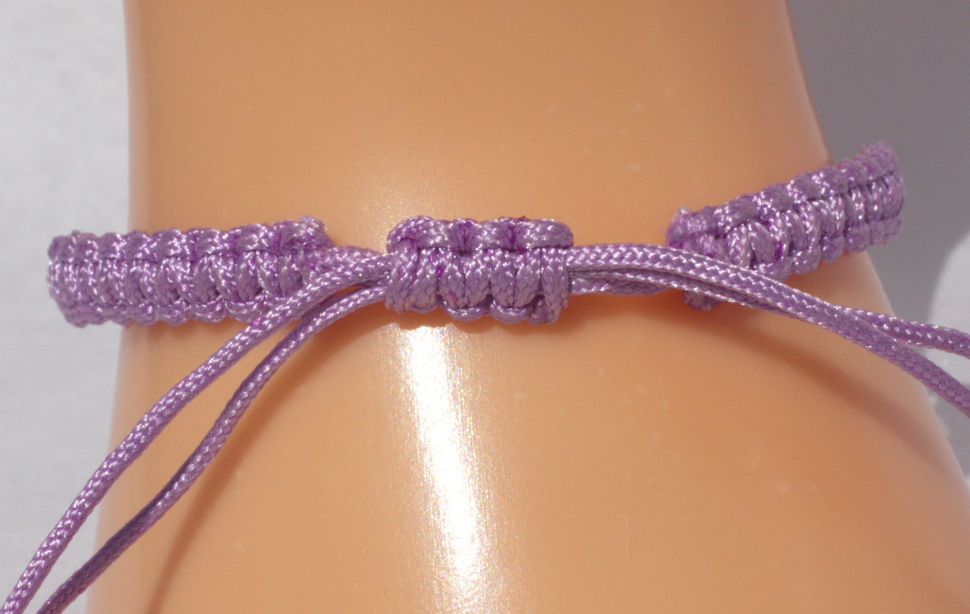 Charoit Edelsteinarmband mit Makramee-Band 