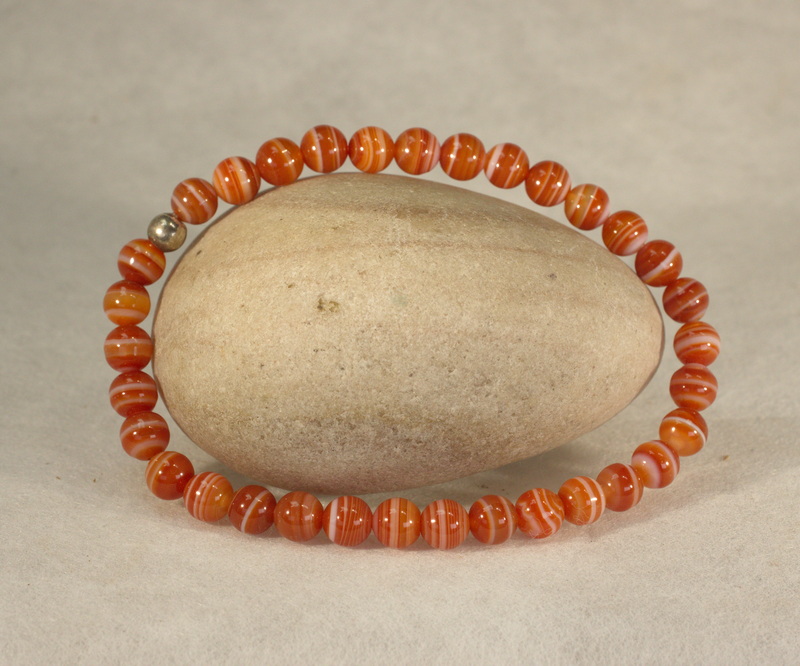 Sarder Edelsteinarmband auf Elastikfaden aufgezogen 