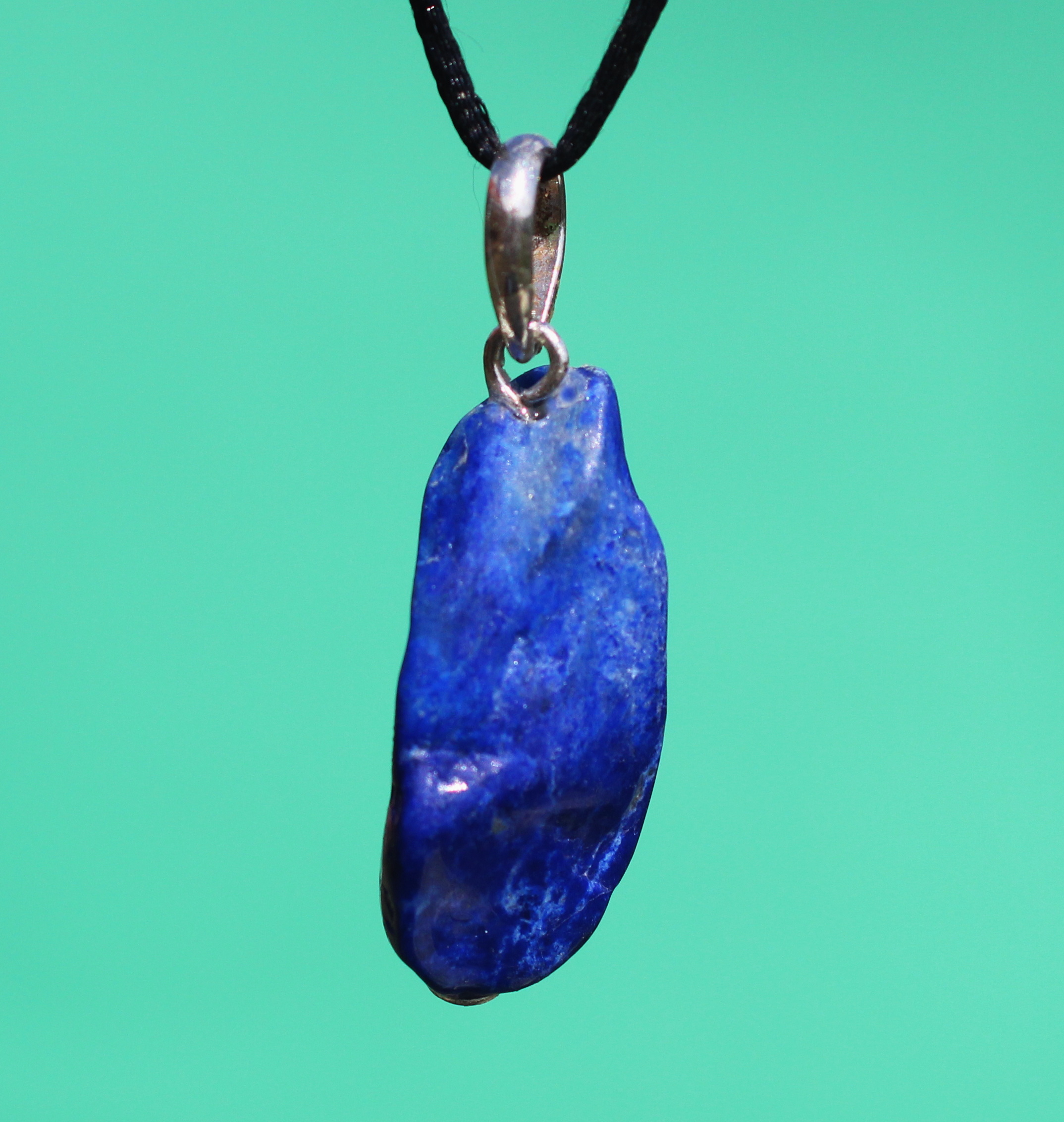 Lapis Lazuli Edelsteinanhänger mit Anhängeröse und Lederband  