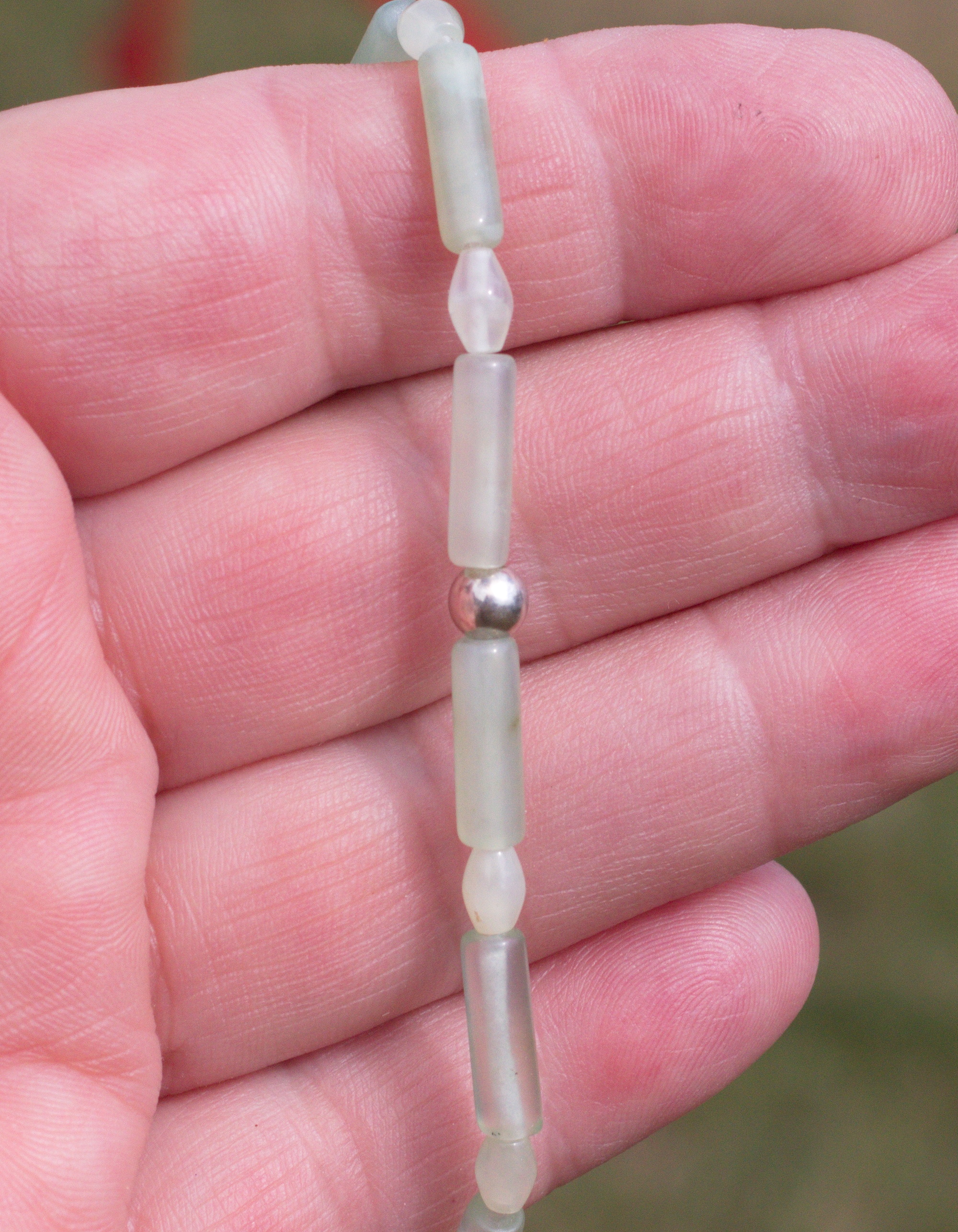 Serpentin Edelsteinarmband auf Elastikfaden aufgezogen 