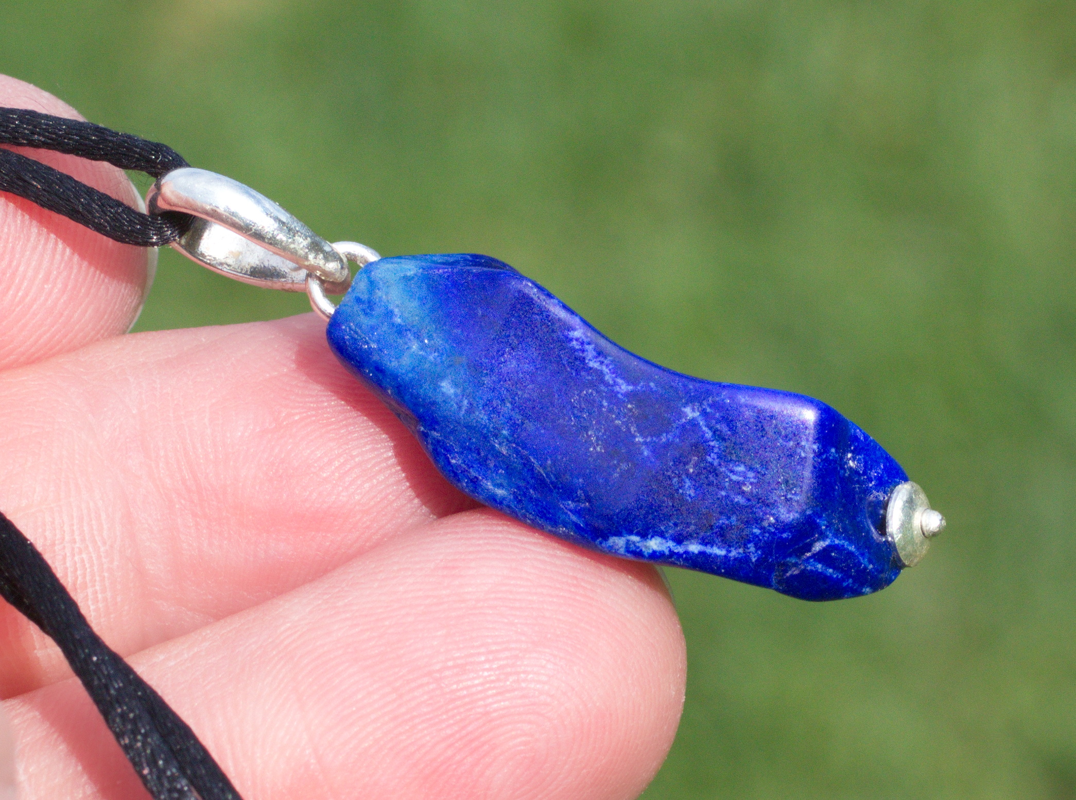 Lapis Lazuli Edelsteinanhänger mit Anhängeröse und Lederband  