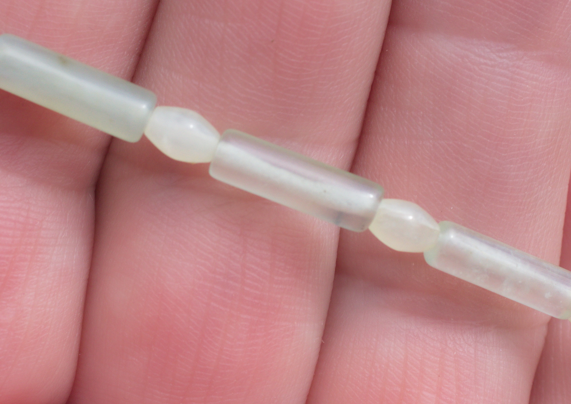 Serpentin Edelsteinarmband auf Elastikfaden aufgezogen 