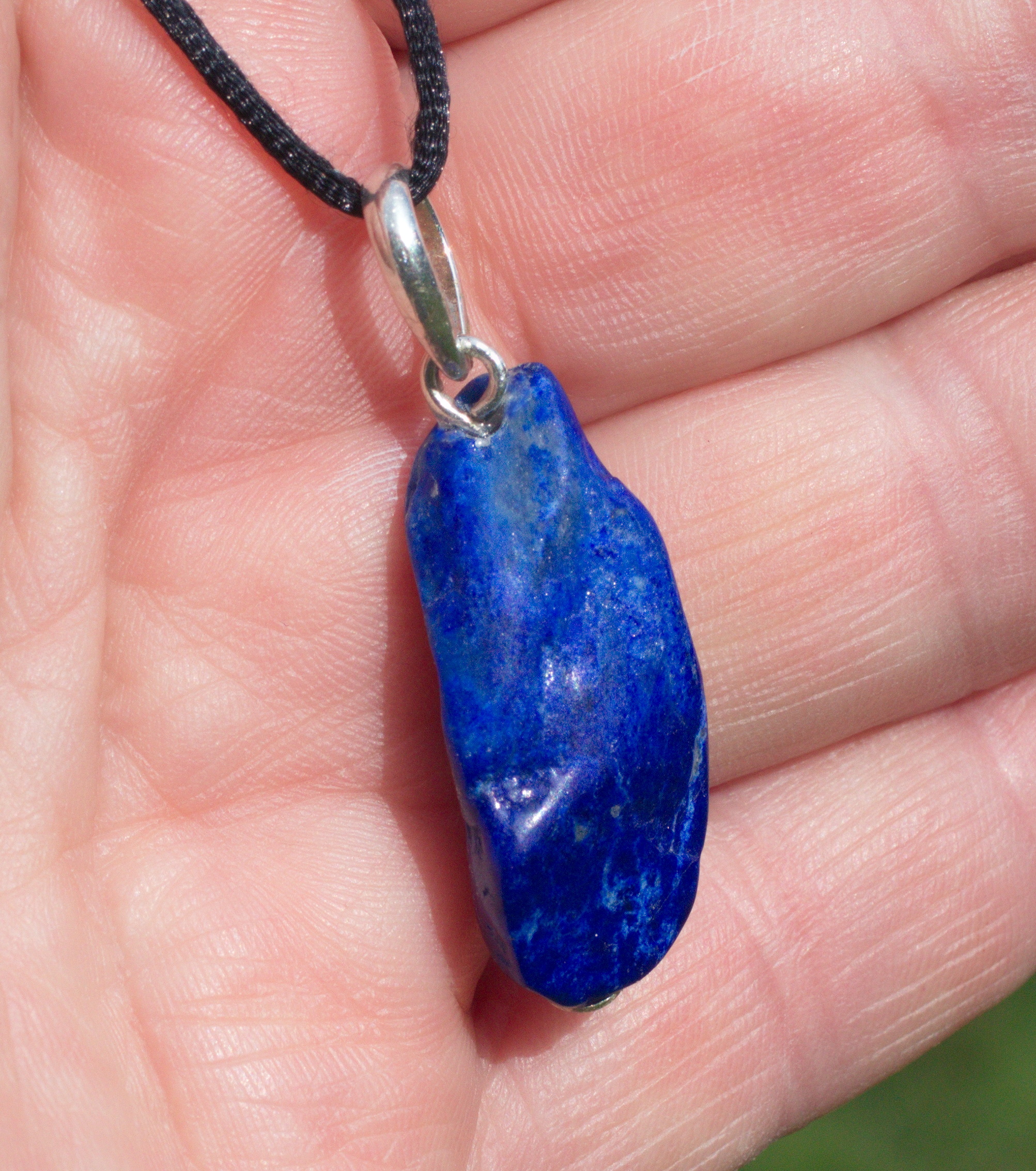Lapis Lazuli Edelsteinanhänger mit Anhängeröse und Lederband  