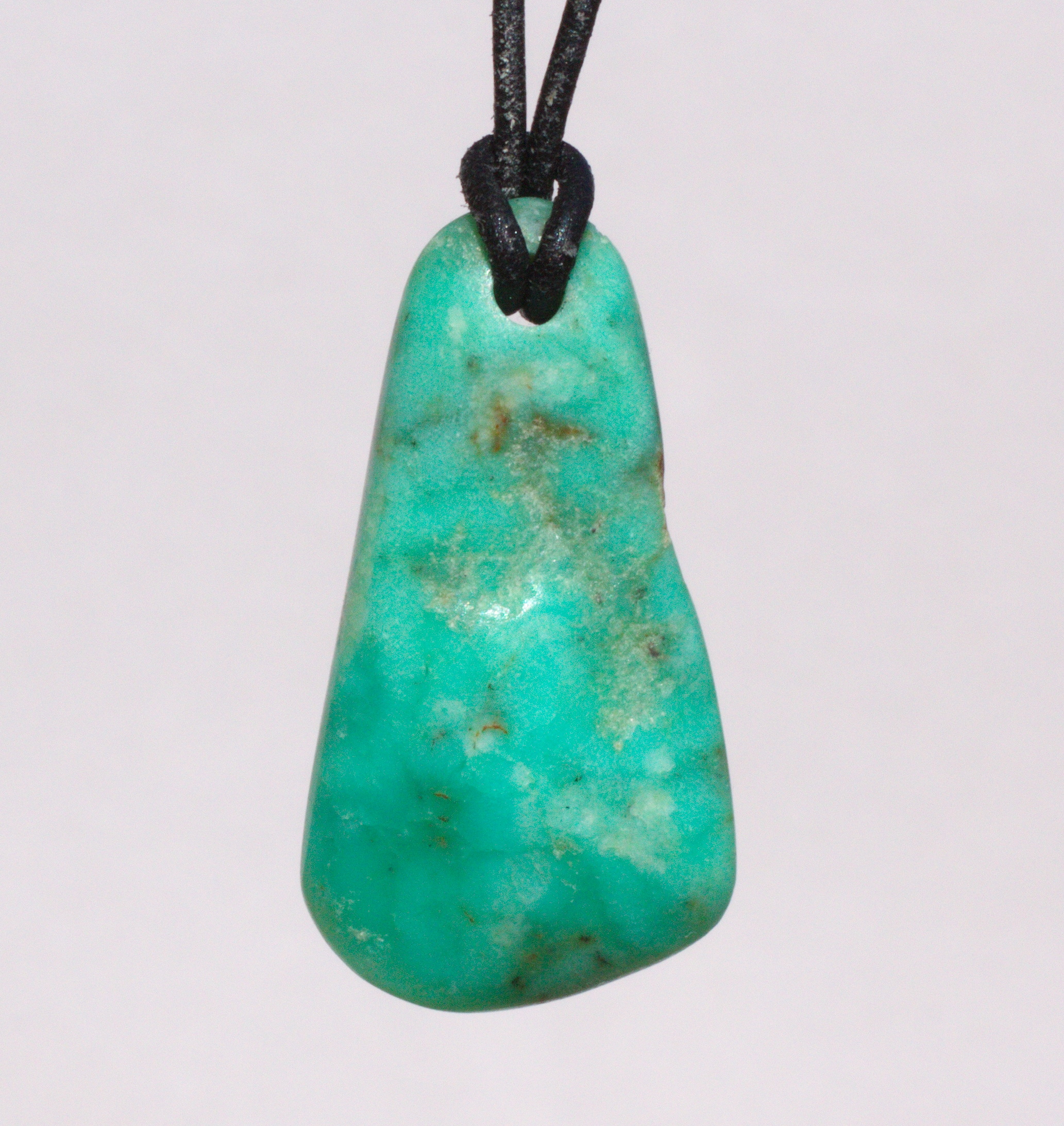 Chrysopras Edelsteinanhänger front gebohrt mit Lederband 