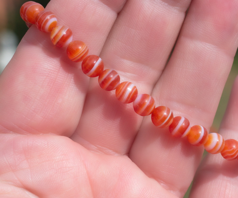 Sarder Edelsteinarmband auf Elastikfaden aufgezogen 