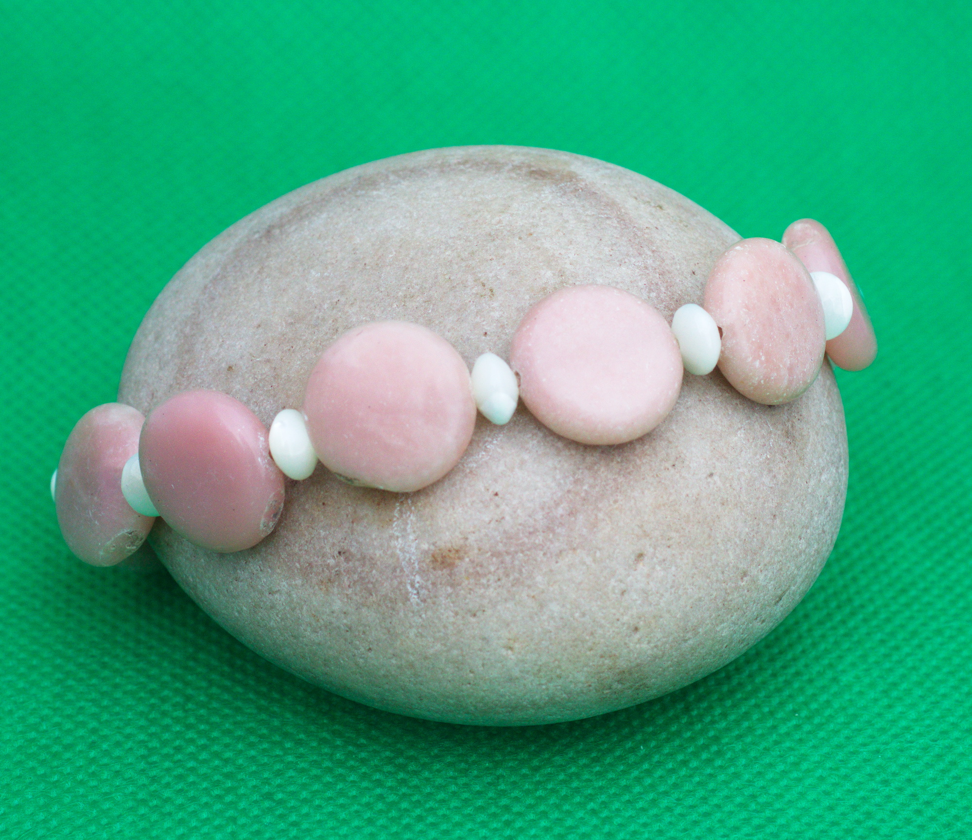 Andenopal Edelsteinarmband auf Elastikfaden aufgezogen  