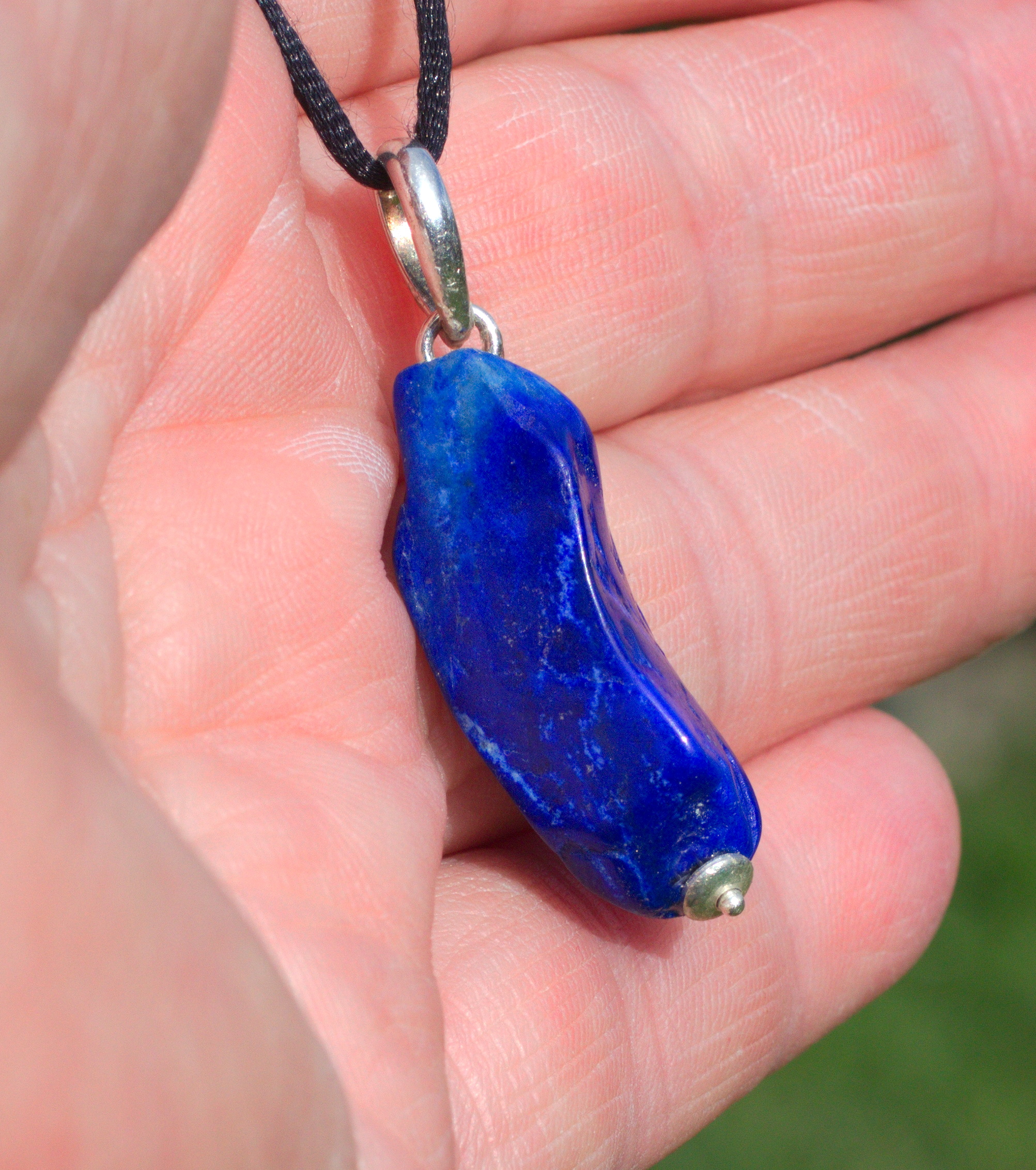 Lapis Lazuli Edelsteinanhänger mit Anhängeröse und Lederband  