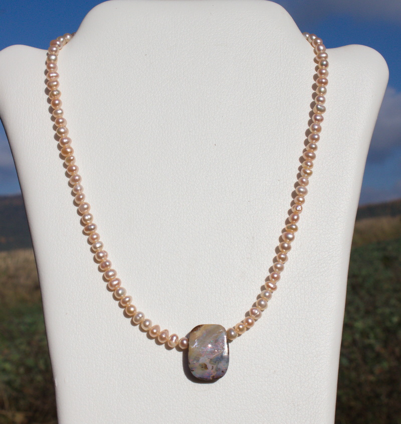 Boulderopal, mit vielen Farben und Süßwasserzuchtperlen