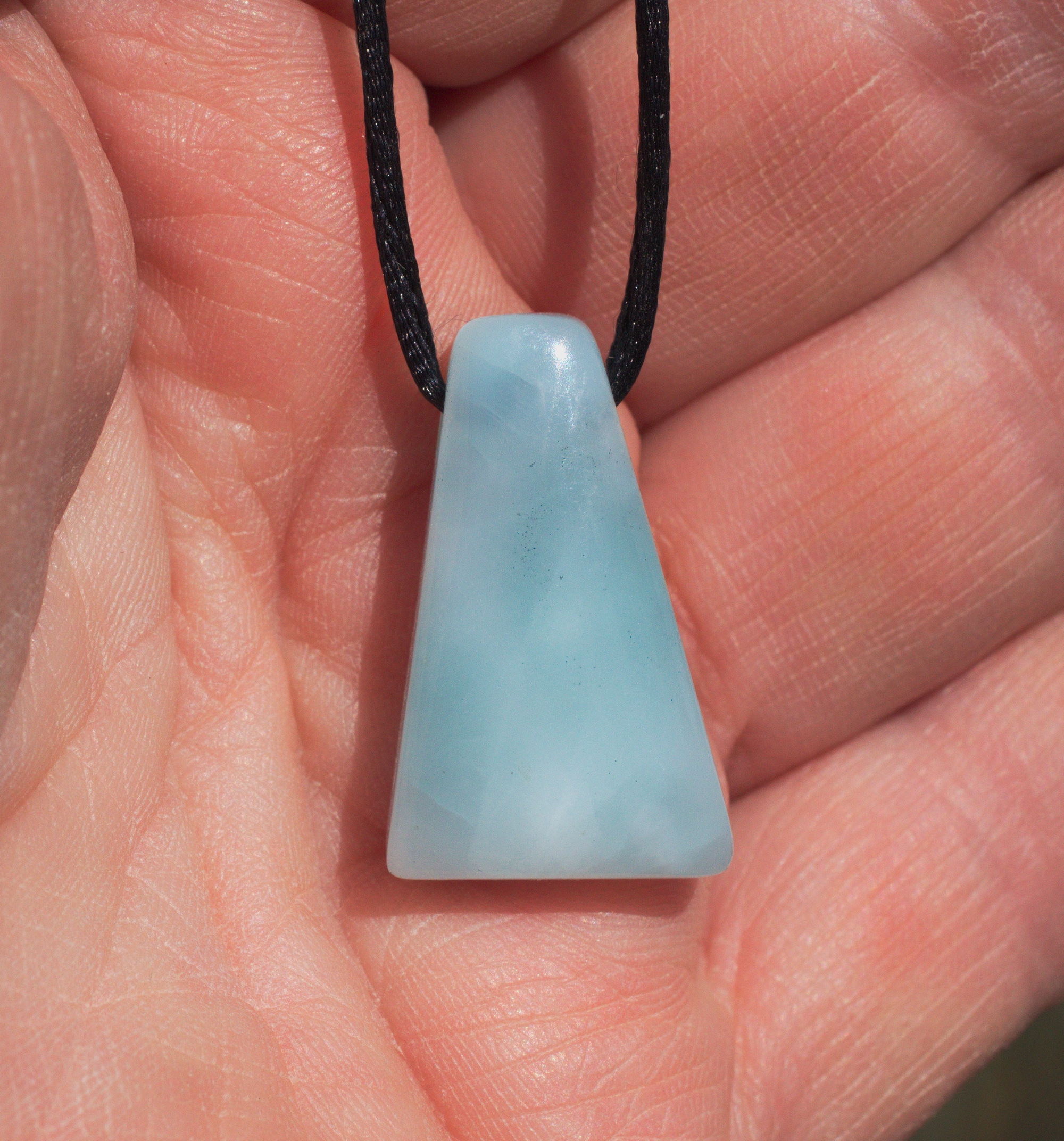 Larimar Edelsteinanhänger seitlich gebohrt mit Lederband 