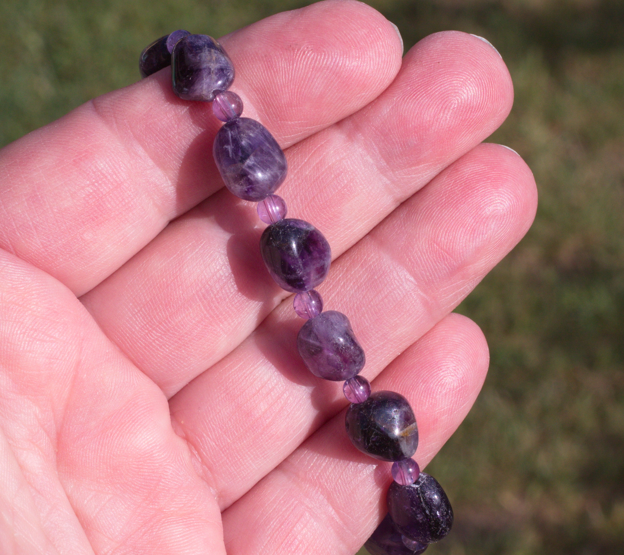 Amethyst Edelsteinarmband auf Elastikfaden aufgezogen 