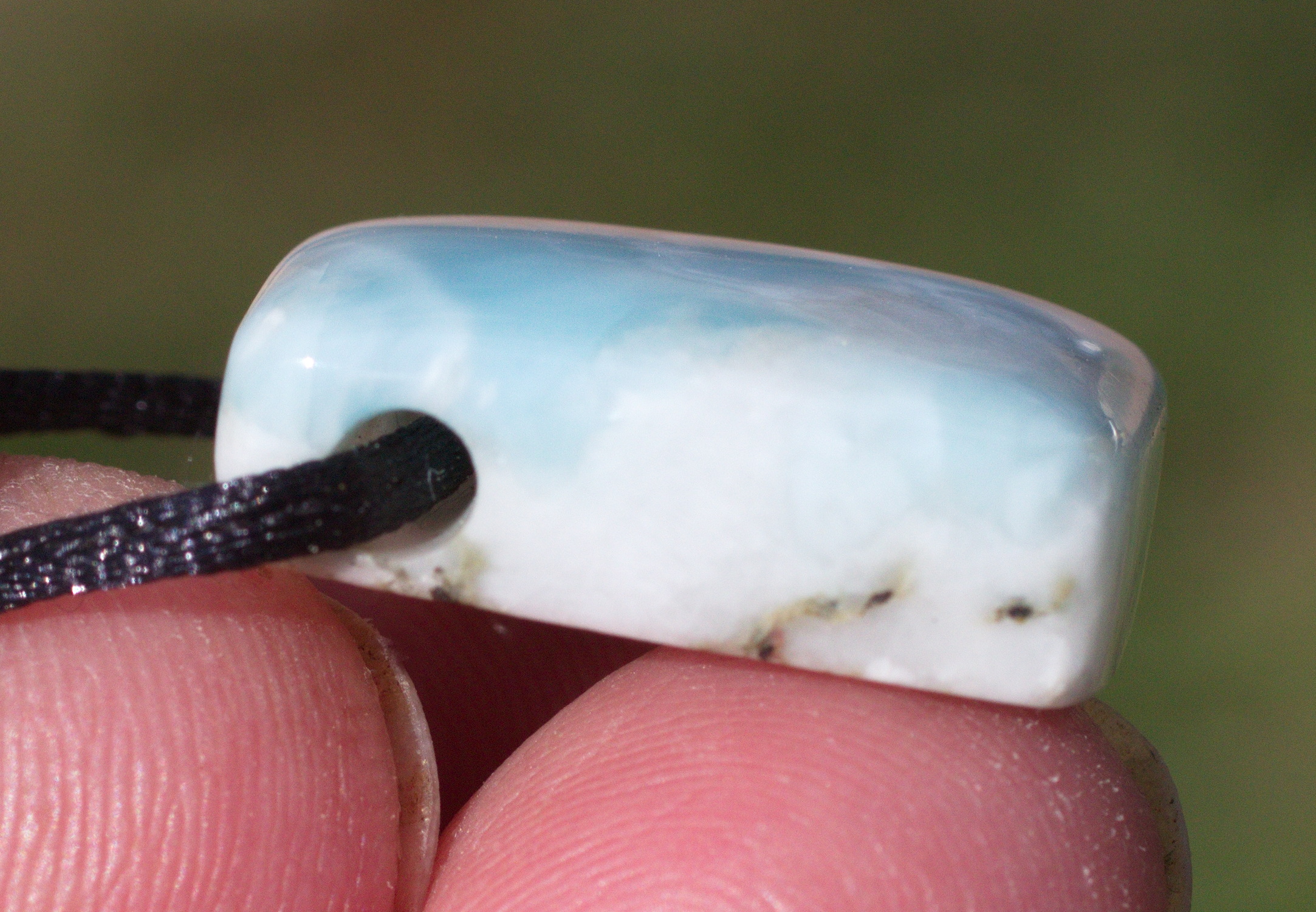 Larimar Edelsteinanhänger seitlich gebohrt mit Lederband  