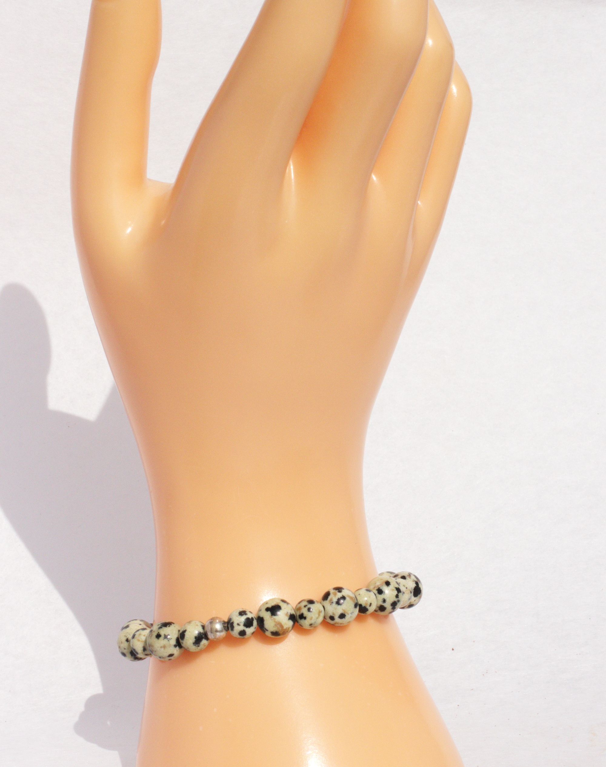 Dalmatiner Stein Armband auf Elastikfaden aufgezogen