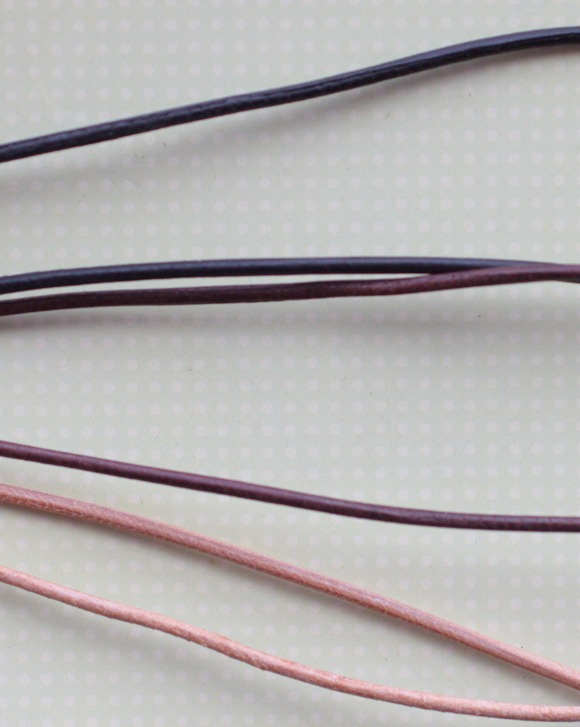Lederband 1m lang, in schwarz, braun oder naturfarben