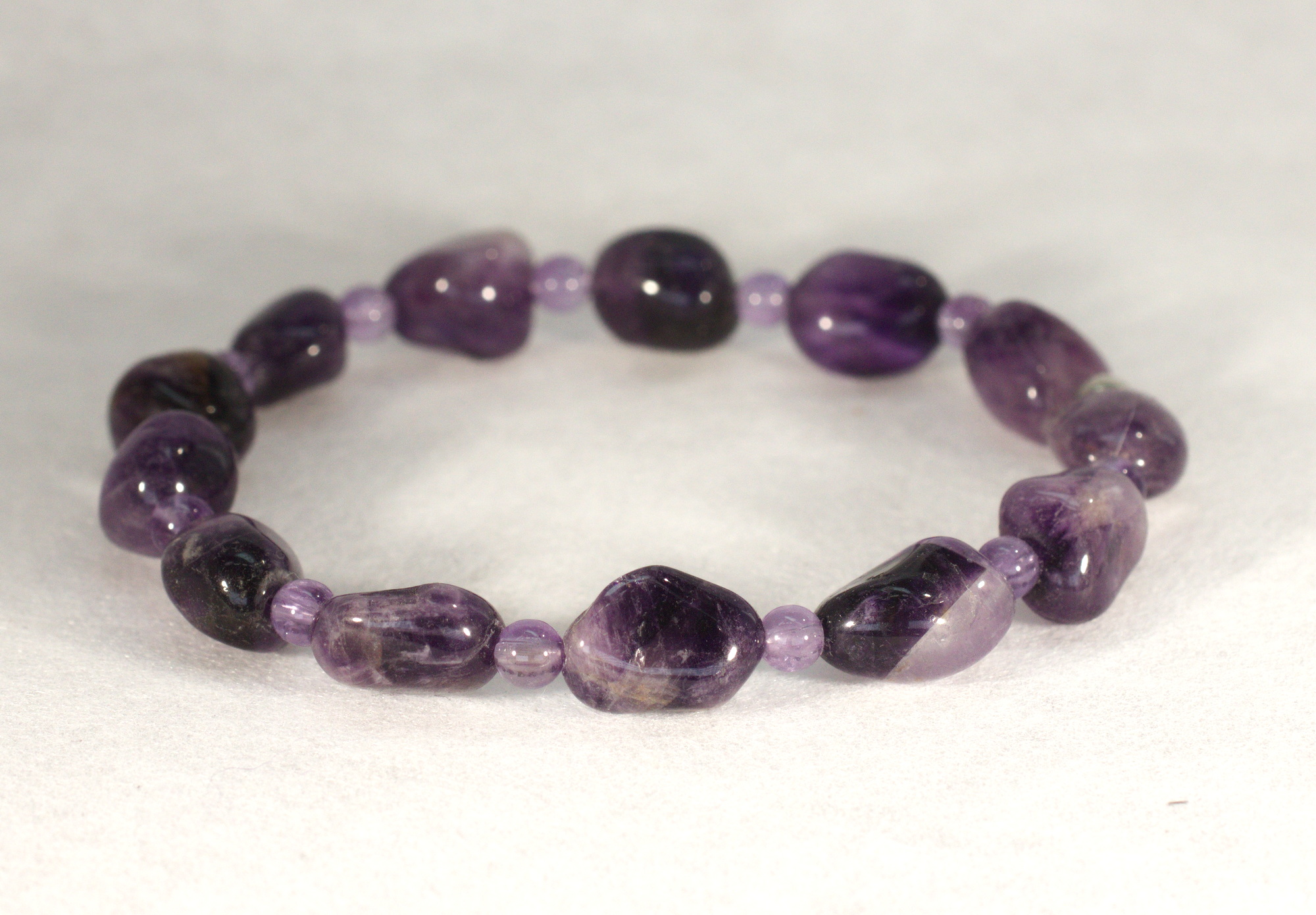 Amethyst Edelsteinarmband auf Elastikfaden aufgezogen 
