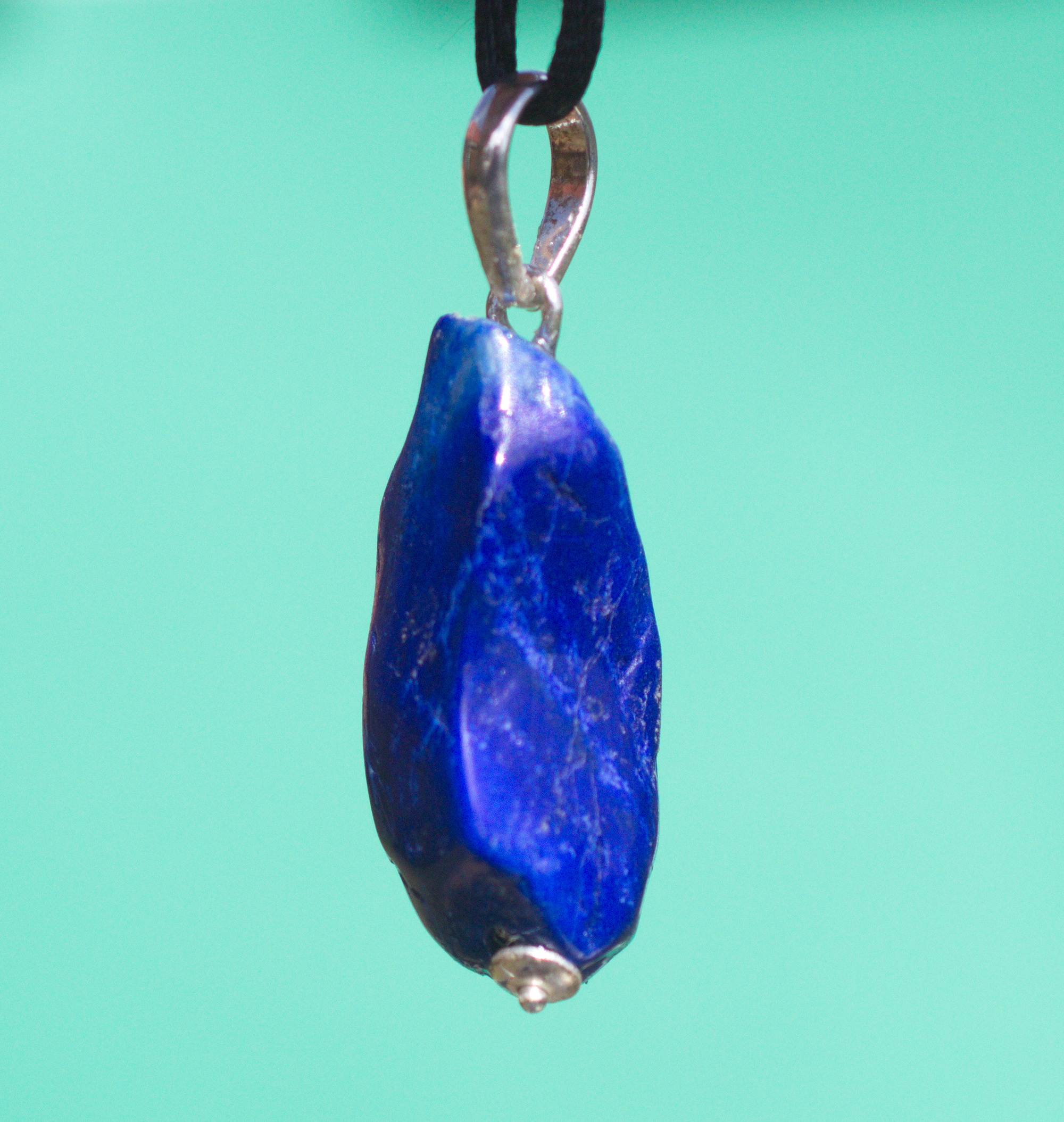 Lapis Lazuli Edelsteinanhänger mit Anhängeröse und Lederband  