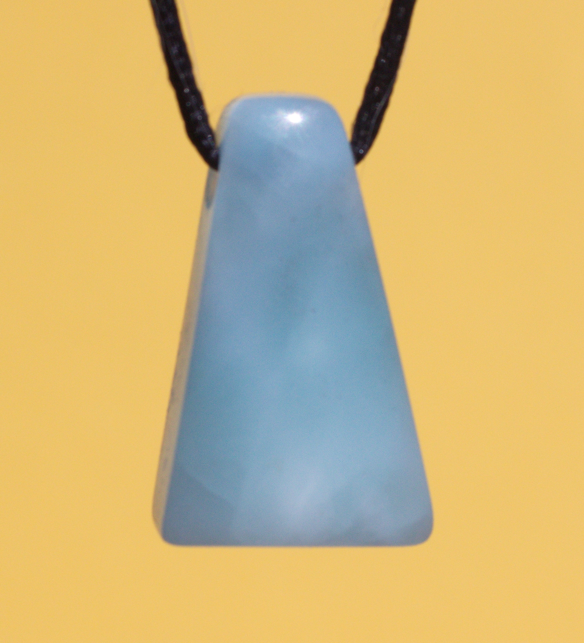 Larimar Edelsteinanhänger seitlich gebohrt mit Lederband 