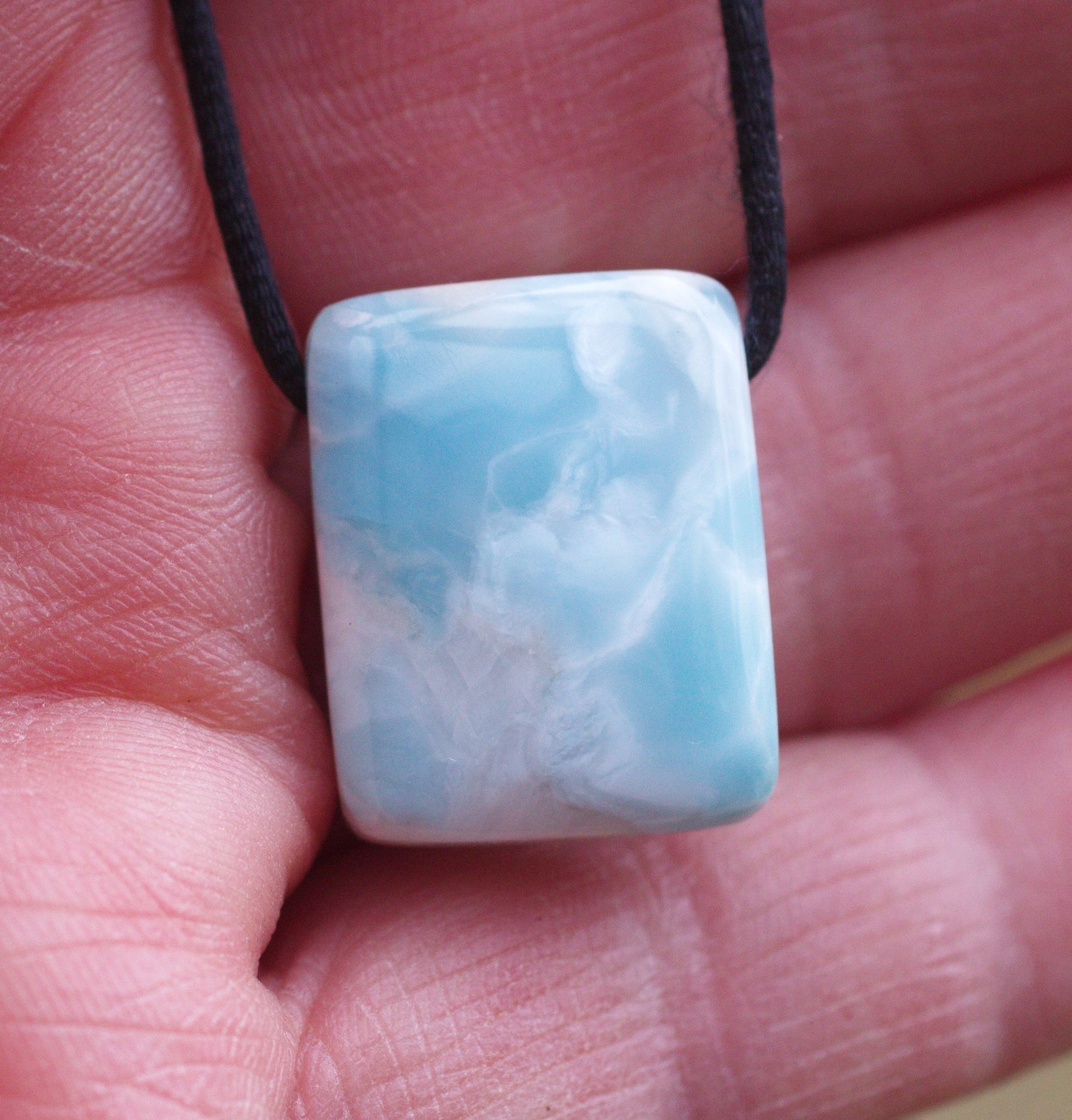 Larimar Edelsteinanhänger seitlich gebohrt mit Lederband  