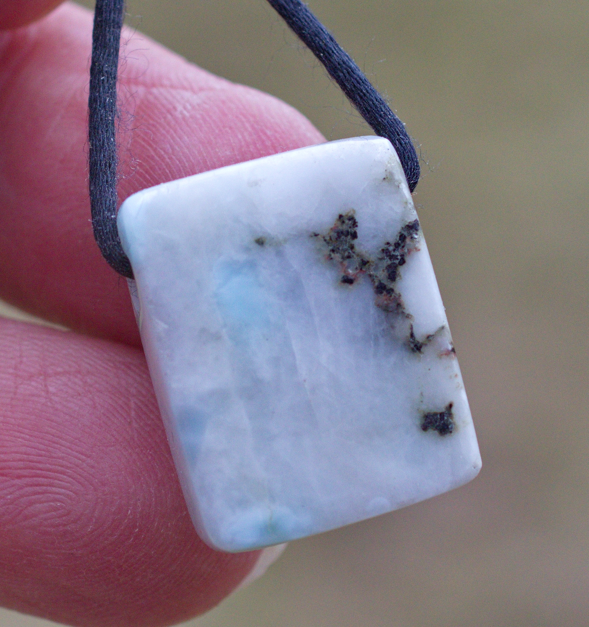 Larimar Edelsteinanhänger seitlich gebohrt mit Lederband  