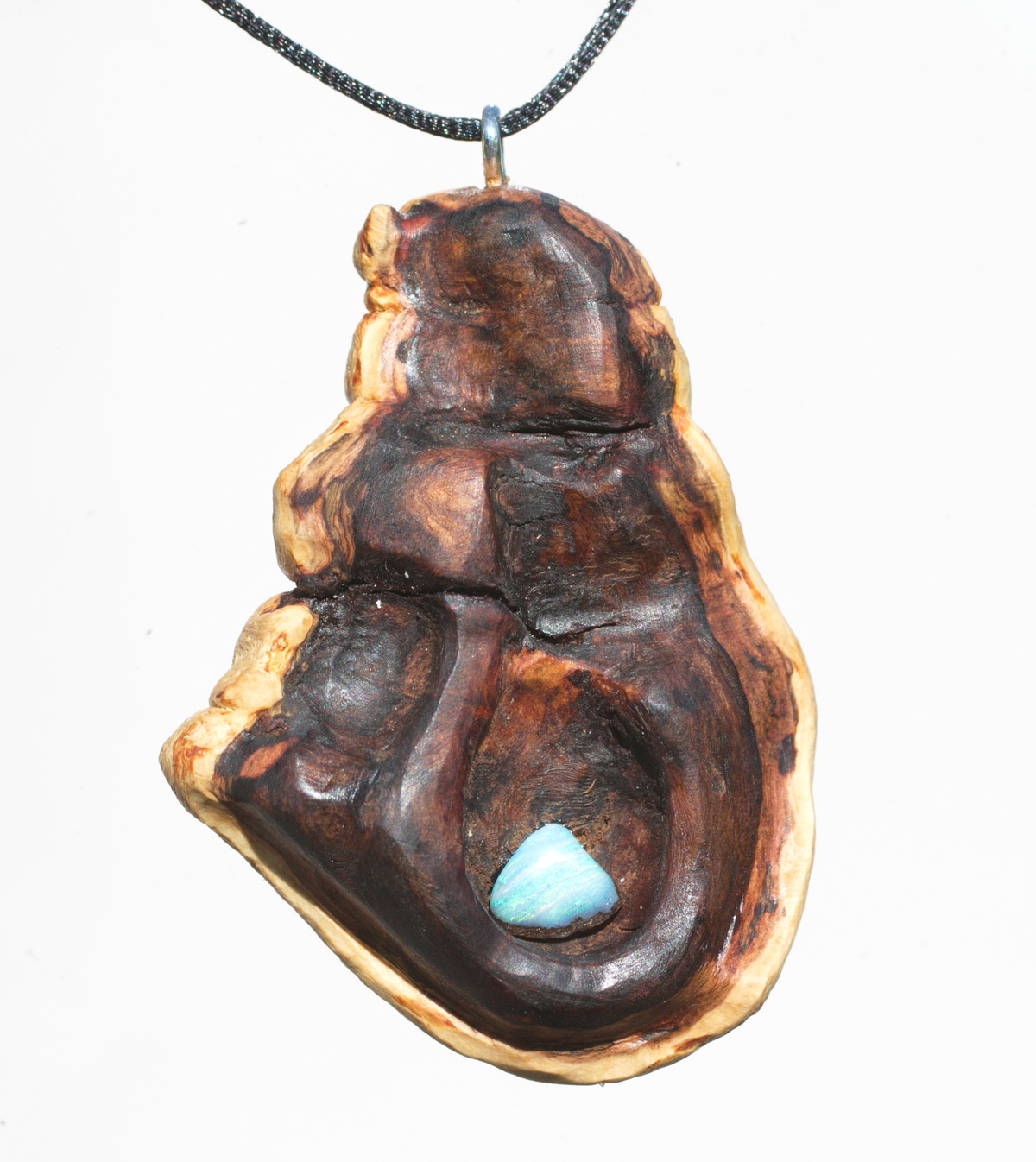 Baumperle von der Buche mit einem blauen Opal