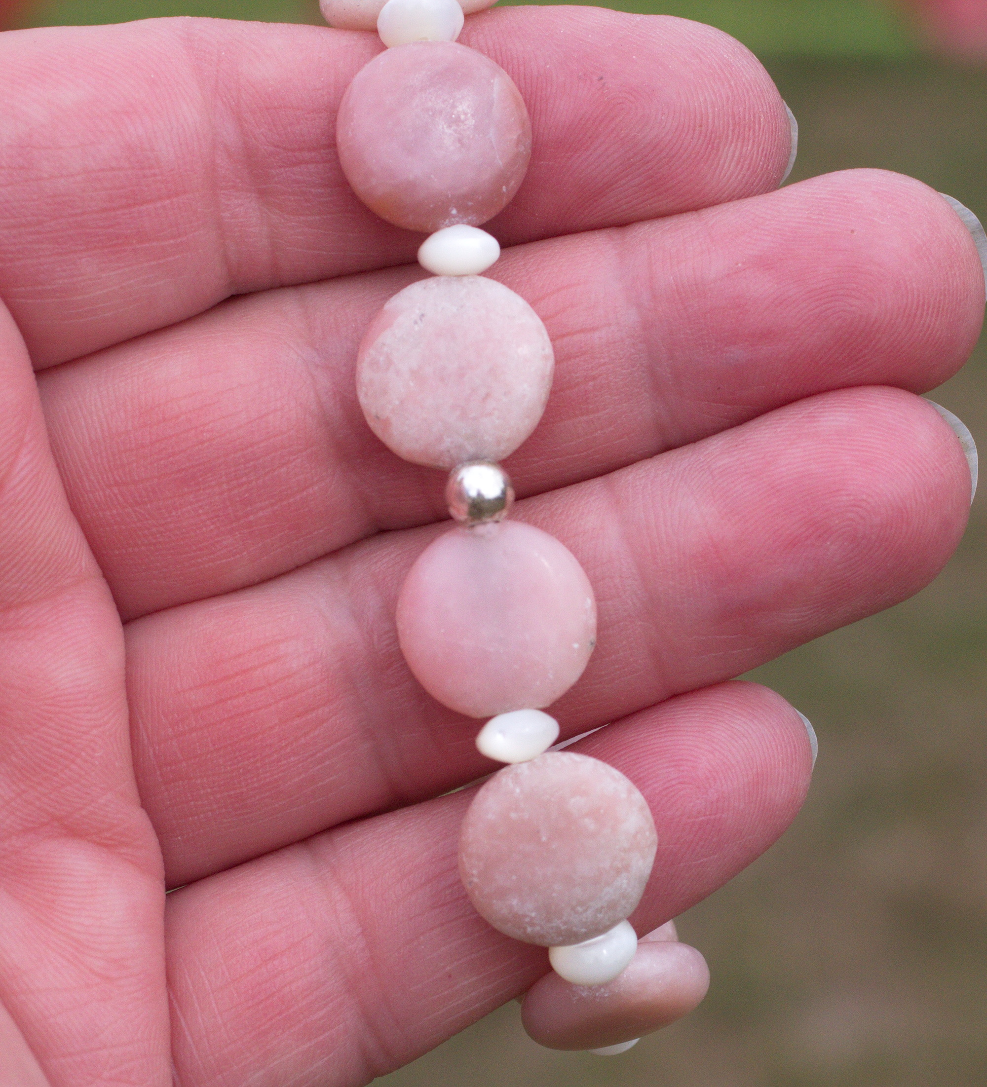 Andenopal Edelsteinarmband auf Elastikfaden aufgezogen  